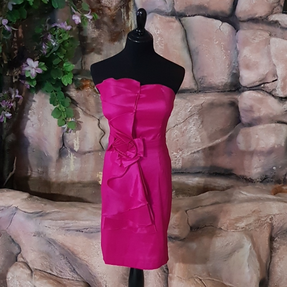 STRAPLESS Dress! Beautiful Treasure!!!